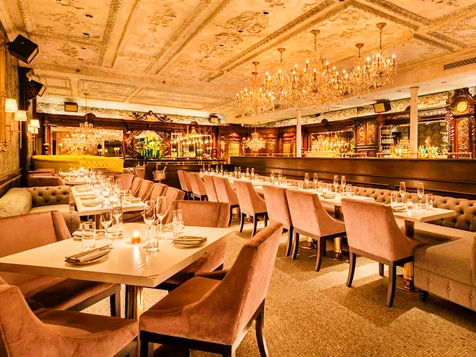 Social music at Yvonne's